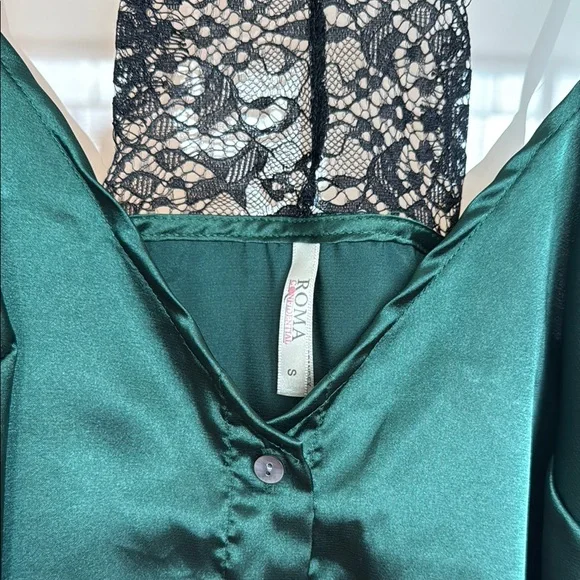Elegant Green Lace-Back Women's Top - Picture 2 of 3
